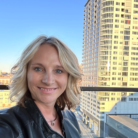 Meet your Posher, Shellan - Picture 1 of 1